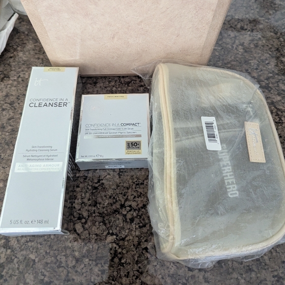 NIB It Cosmetics Confidence + Confidence in a Compact Bundle - Picture 6 of 8